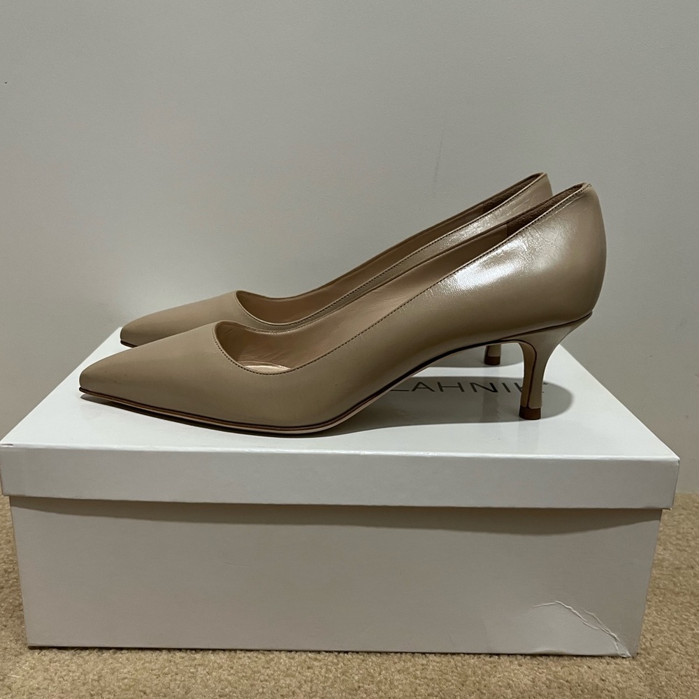 NIB Manolo Blahnik Nude Leather Heels